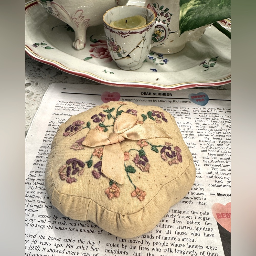 Vintage pincushion 1940s handmade